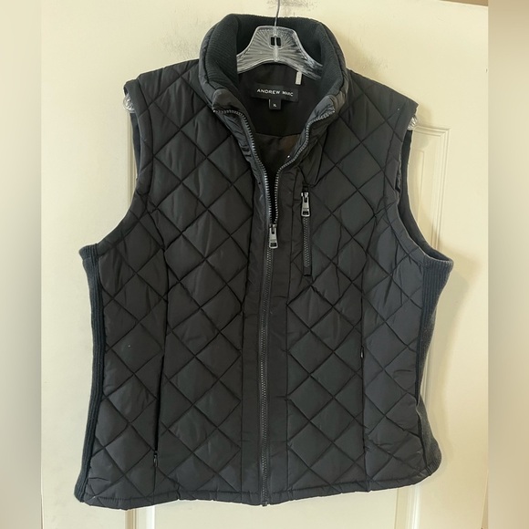 Andrew Marc Jackets & Blazers - Andrew Marc Black Quilted Vest Zipper Closure Women’s Size XL